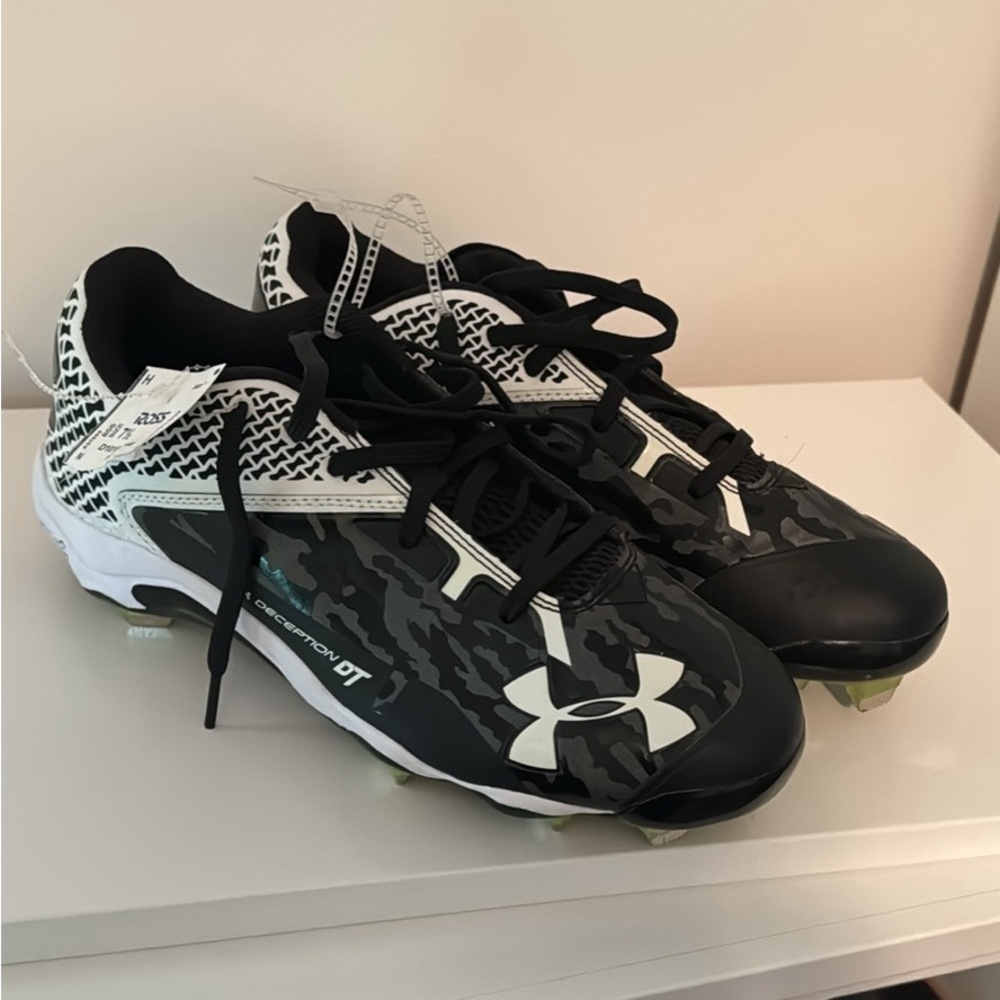 Selling. Never worn